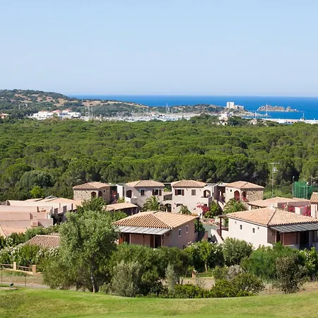 アパート Three-room With Pool