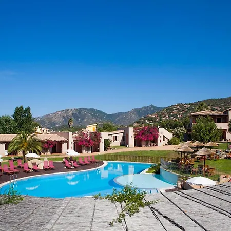 Lejlighed Three-room In With Pool